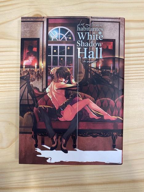 LOS MISTERIOSOS HABITANTES DE WHITE SHADOW HALL | 9788410294554 | Dr. Pepperco | Llibreria online de Figueres i Empordà