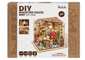 MAQUETA SUJETALIBROS DIY MINIATURE HOUSE "SAM'S STUDY" LIBRERIA DE SAM "BOOK NOK" | 6946785108644 | Librería online de Figueres / Empordà