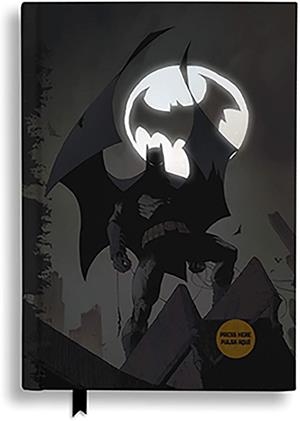 BATMAN BATSEÑAL LIBRETA CON LUZ UNIVERSO DC | 8436535277945 | Llibreria online de Figueres i Empordà